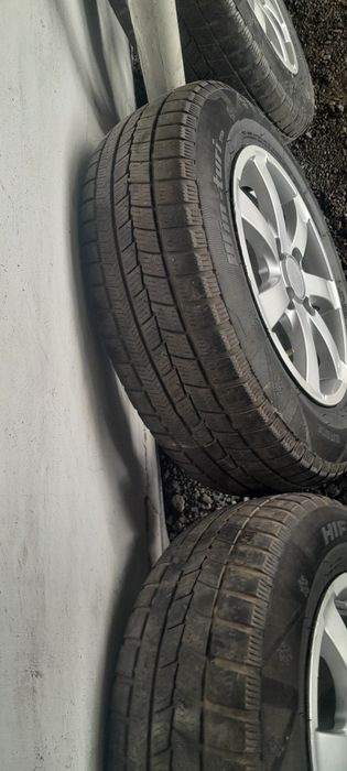 Продам четыре диска с резиной р13 всесезонка.