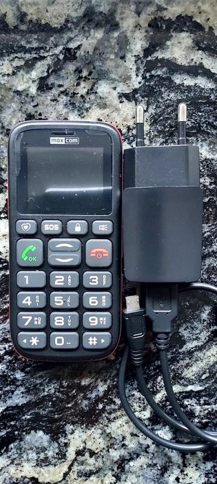 Telefon nou cu încărcător