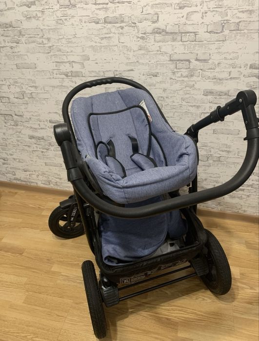 Детская коляска 3 в 1