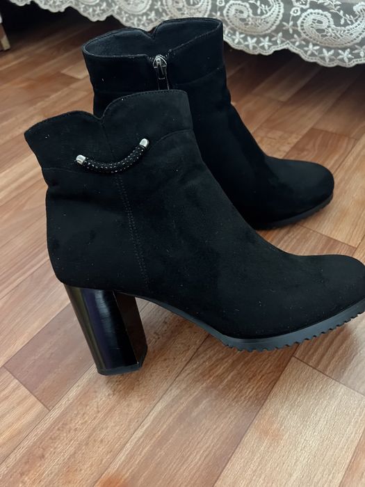 Продается женский обувь