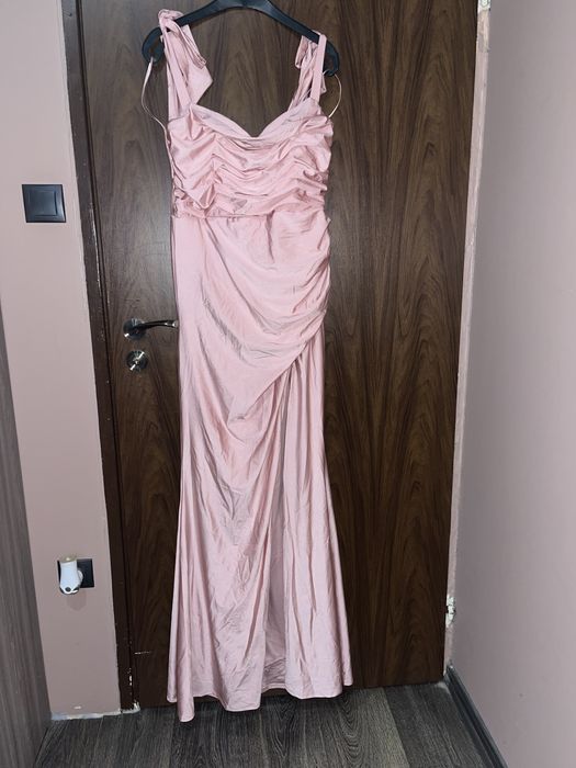 Елегантна розова рокля