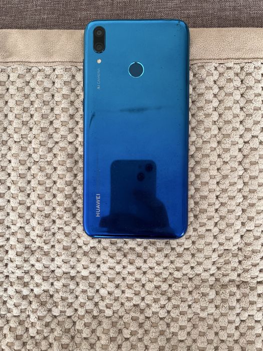 телефон Huawei Y7