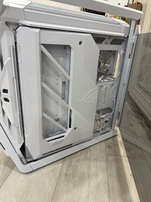 Продам корпус для ПК asus rog hyperion gr701