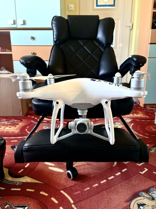 DJI Phantom 4 Advanced - Pachet Profi: 4 Baterii + Geantă Transport + Accesorii