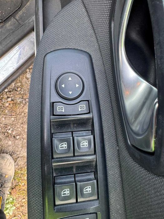Dezmembrez Renault Scenic 1.5 dci cod motor K9K manuala an 2010