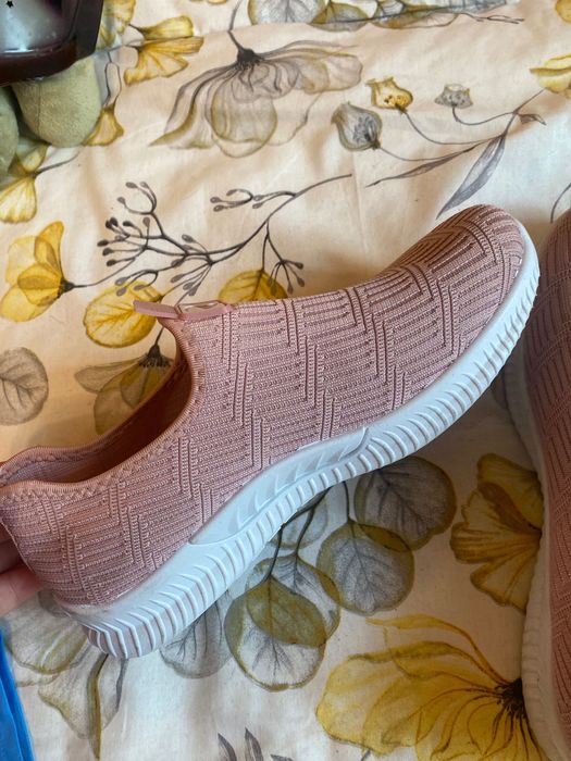 Обувки в цвят пепел от рози