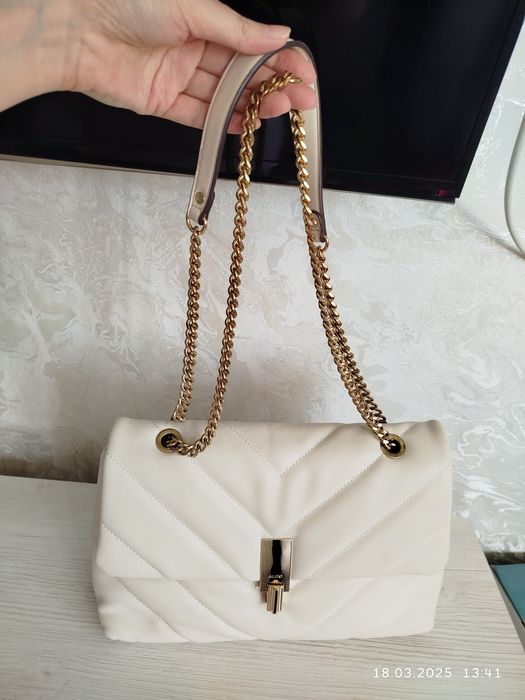 Продам женскую сумочку