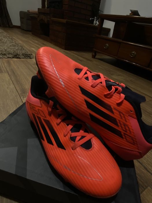 Crampoane noi Adidas