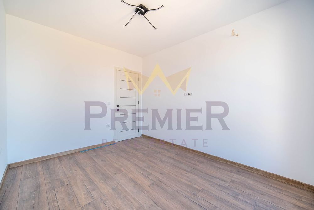 Продава се Тристаен апартамент в Варна, Възраждане 3 - 89 кв.м за 2012 €/кв.м - Снимка #6