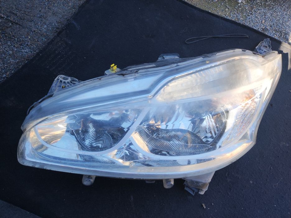 Ляв фар за Пежо-208