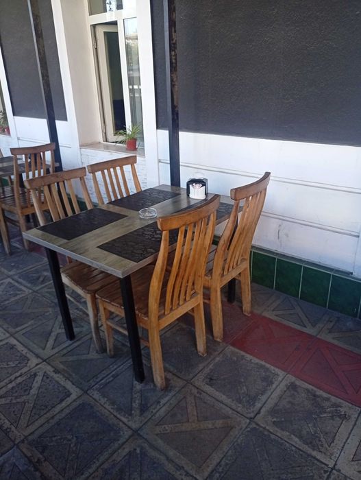 Комплект стол стул сотилади. Холати яхши.