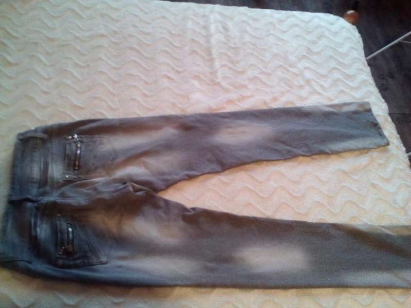 Светлосиви еластични дънки с ниска талия