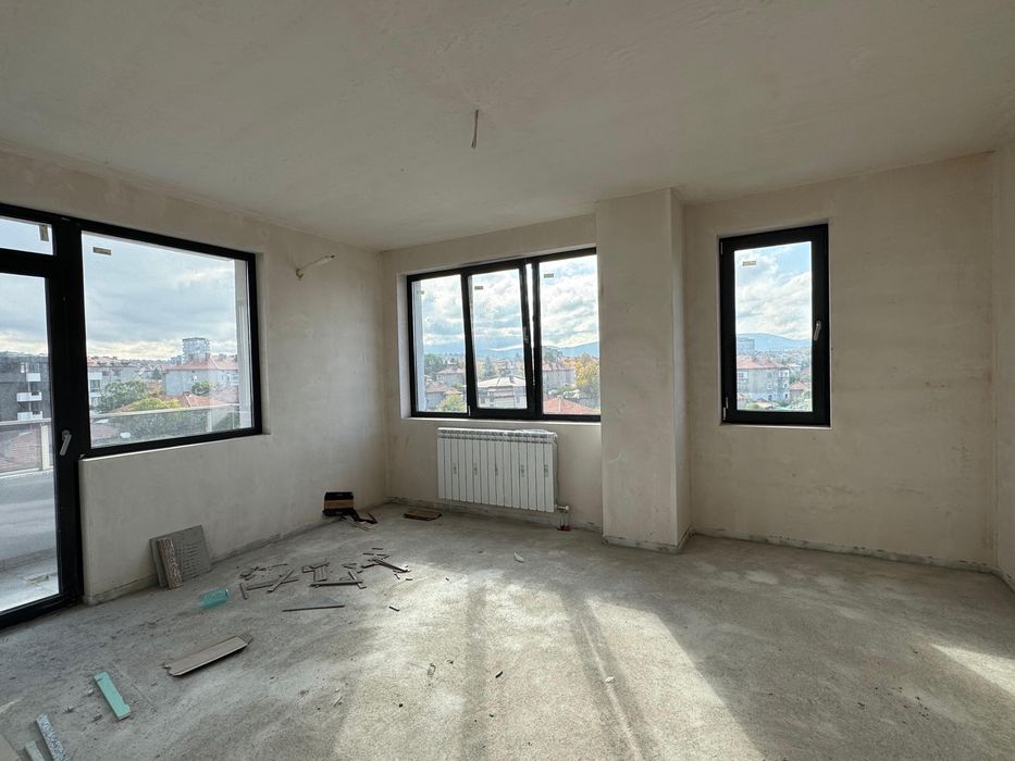 Тристаен Газифициран Апартамент Ново Строителство , Широк Център