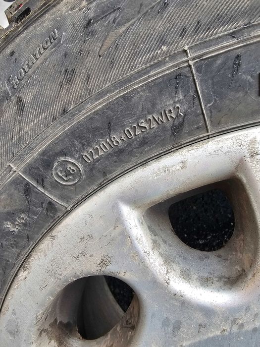 Продавам комплект зимни гуми с джанти