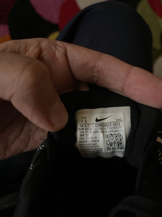 Vând pantofi sport Nike noi