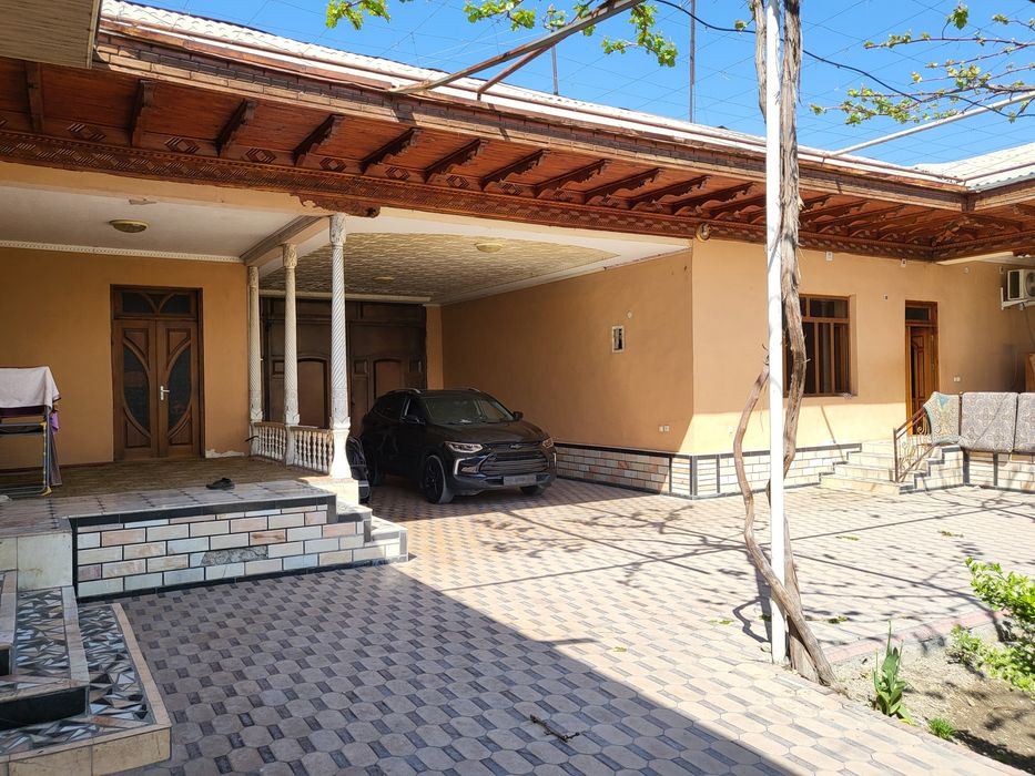 Uy Sotiladi yashash uchun hama sharoyit bor