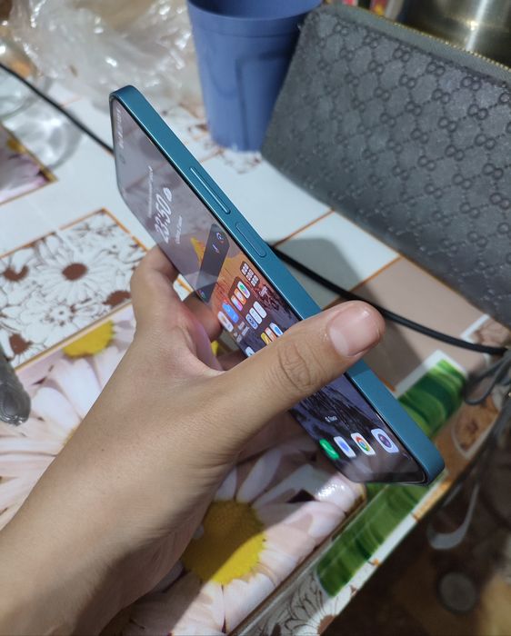 Honor x8a 6/128 продам