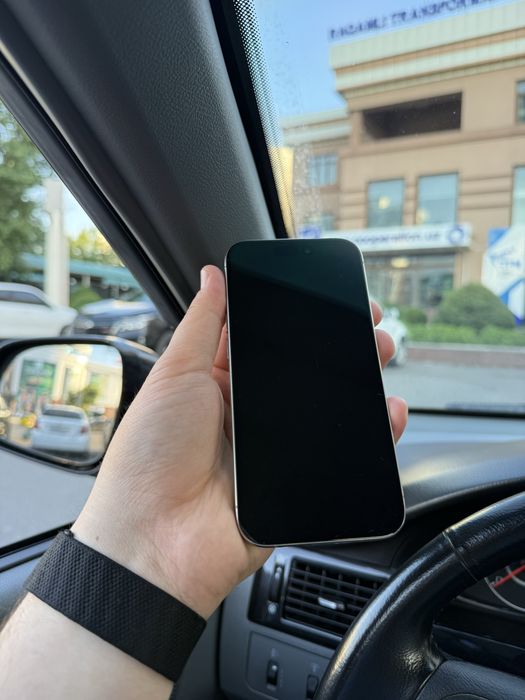 iPhone 15 Pro  256Gb  79% Yomkost