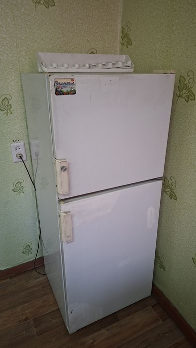 Работающий холодильник