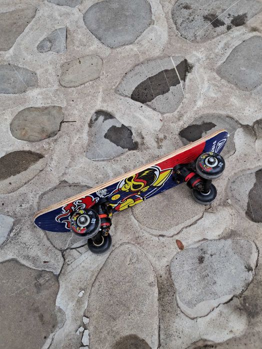 Skateboard copii (varsta min aprox 5 - 7 ani)