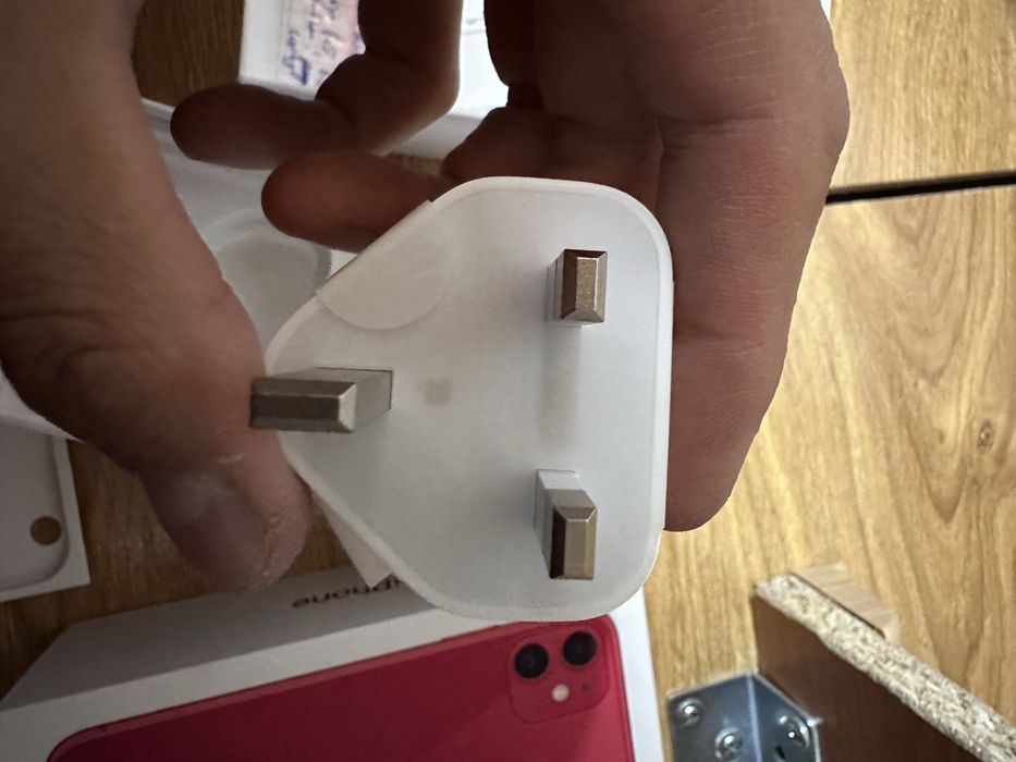 Орегинальный айфон наушник и зарядка