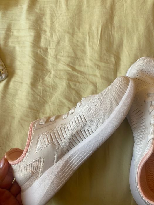 Бели маратонки Runners