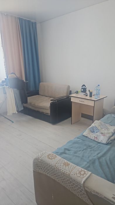 Дешего! Продам мини диван , раскладывается . Цена 10 тыс ,