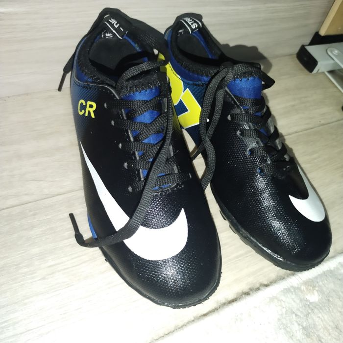 Футбольные бутсы