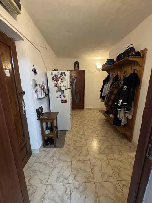 Vând apartament zonă centrală ,3 camere, decomandat, 0728237688