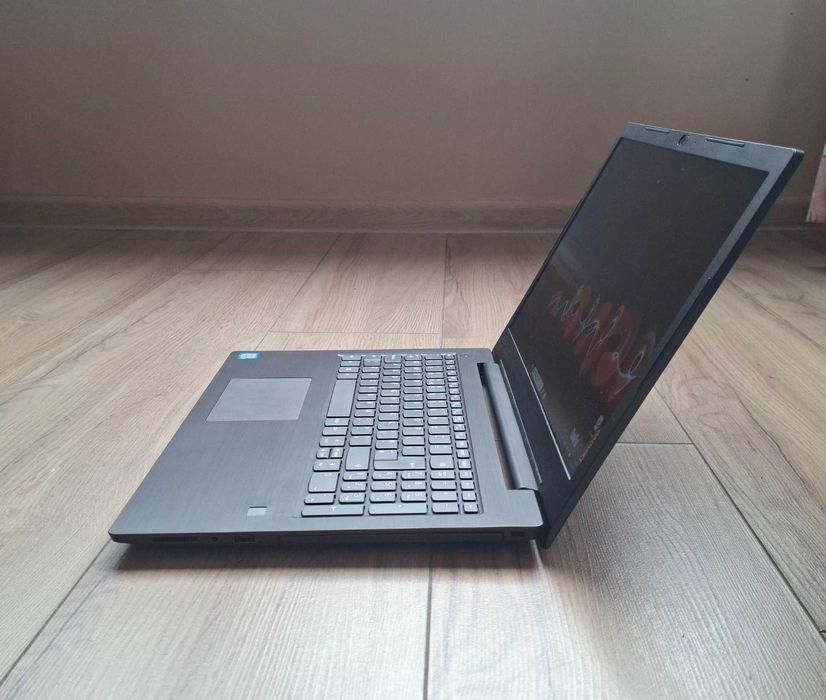 15.6' IPS Lenovo V330 Intel Core i7-8550U/12GB DDR4/256GB SSD/Бат. 5ч.