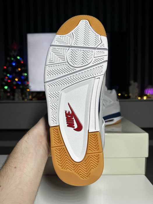 Jordan Retro 4 SB - Navy