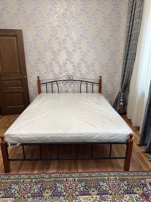 Двуспальная кровать