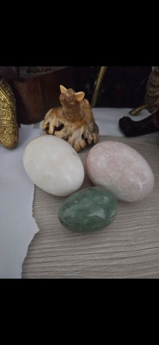 3 ora de jad , piatra semipretioasa .