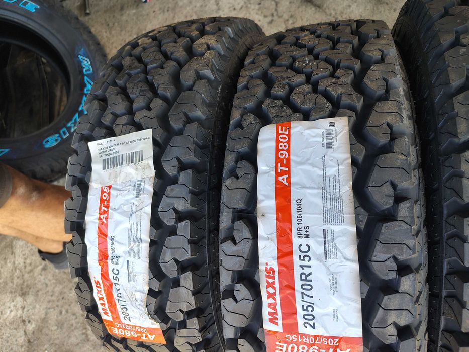 4бр нови всесезонни Maxxis 205 70 15