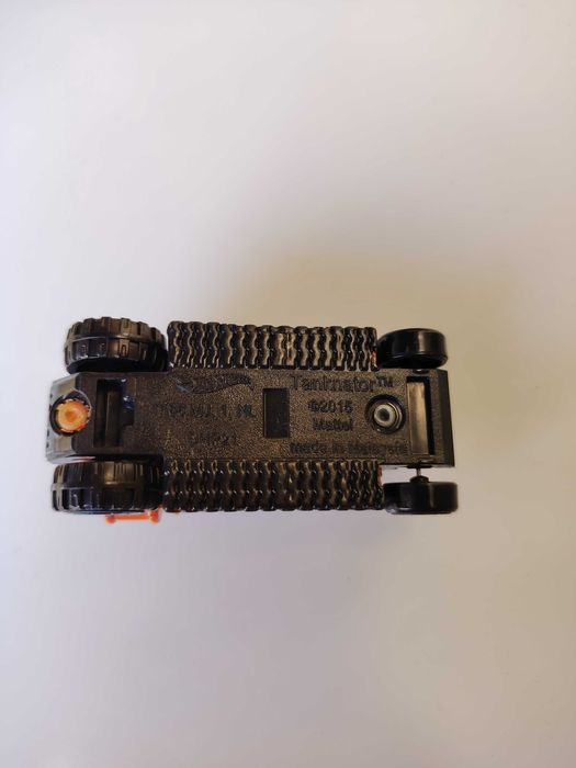 Hot Wheels tanknator nesigilata
