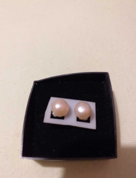 Cercei cu perle nude