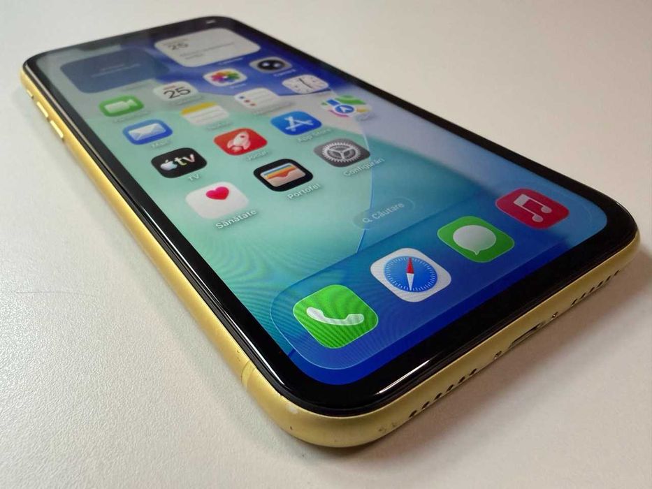  Apple / iPhone 11 128 Gb / Yellow