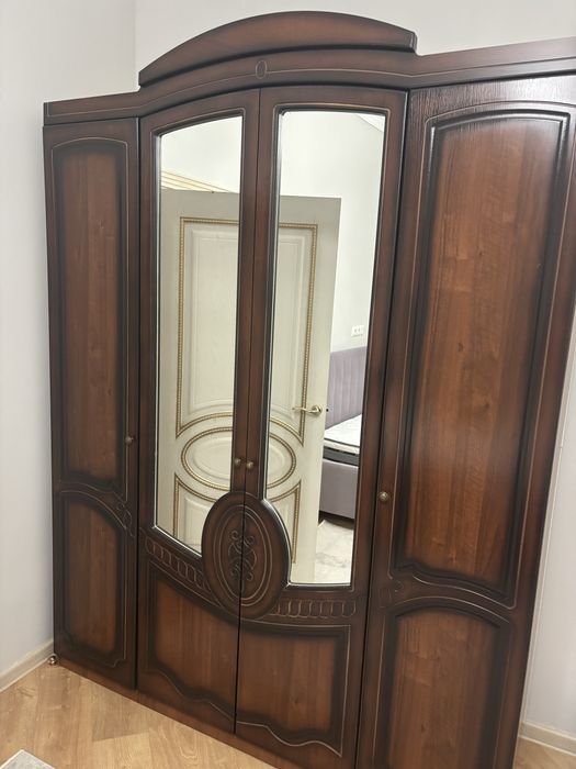Продам шкаф фирменный