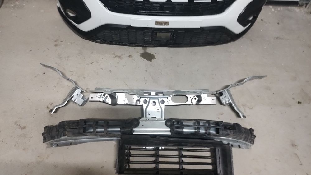 Bara fata , ochelari faruri, traversa , trager , volet Dacia jogger
