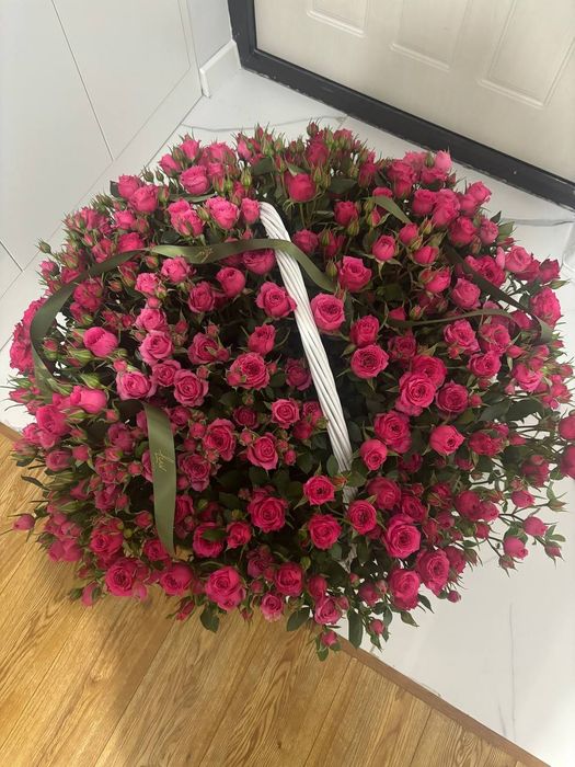 Роскошные кустовые розы