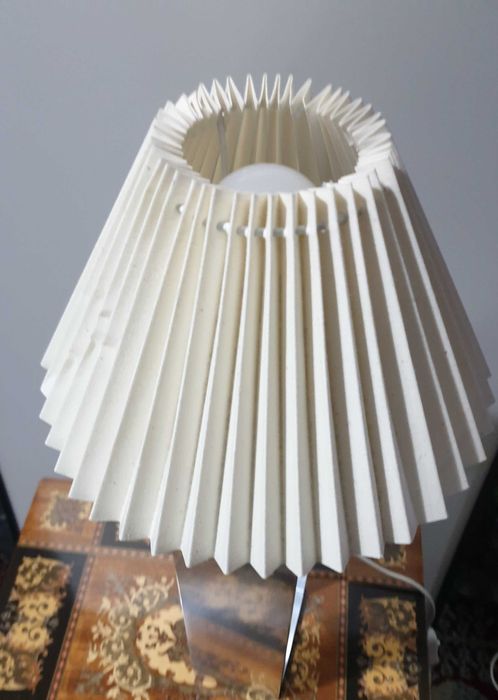 Настолна дизайнерска лампа