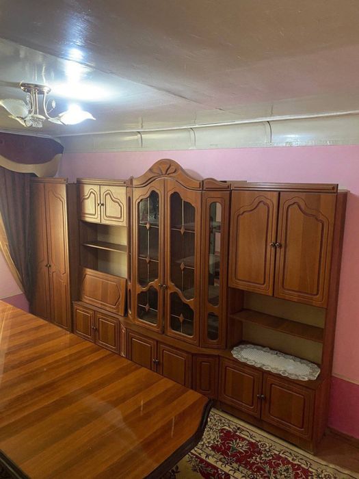 продается сервант