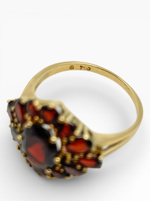 Антикварен пръстен с бохемски гранат (пироп), 18K злато