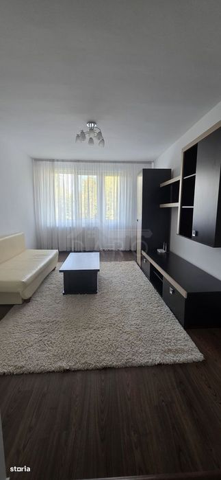 Închiriez apartament cu 2 camere 10 minute de Univ. Petru Maior — fotografia 1