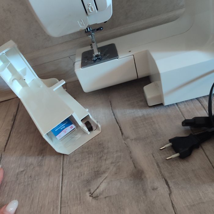 Швейная машинка ,бытовая