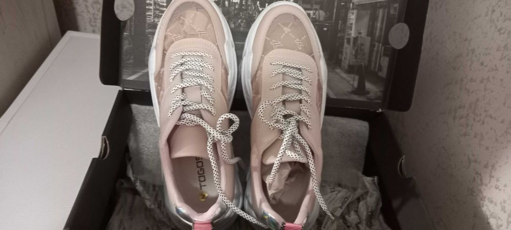 Дамски сникърси, 38 номер, нови , в кутия