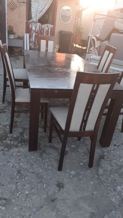 Masă extensibilă din lemn,cu 6 scaune