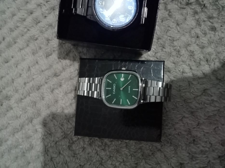 Часы наручные новый продам