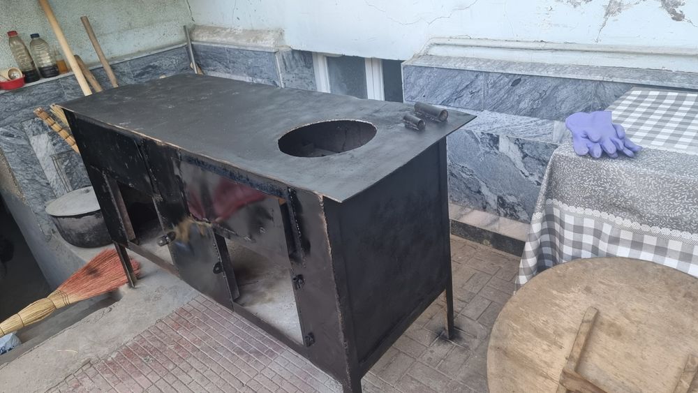 Продаётся металический верстак для слесарных работ