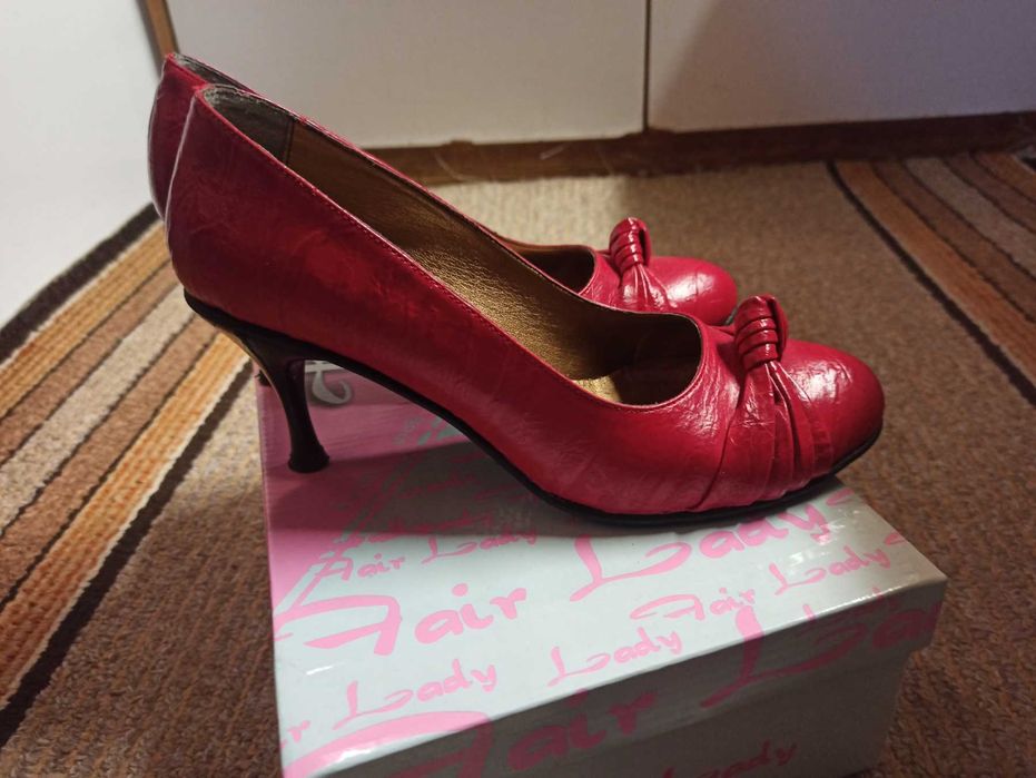 Дамски елегантни червени обувки